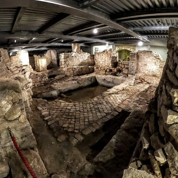 Exclusive Underground Tour – Bari's Secrets